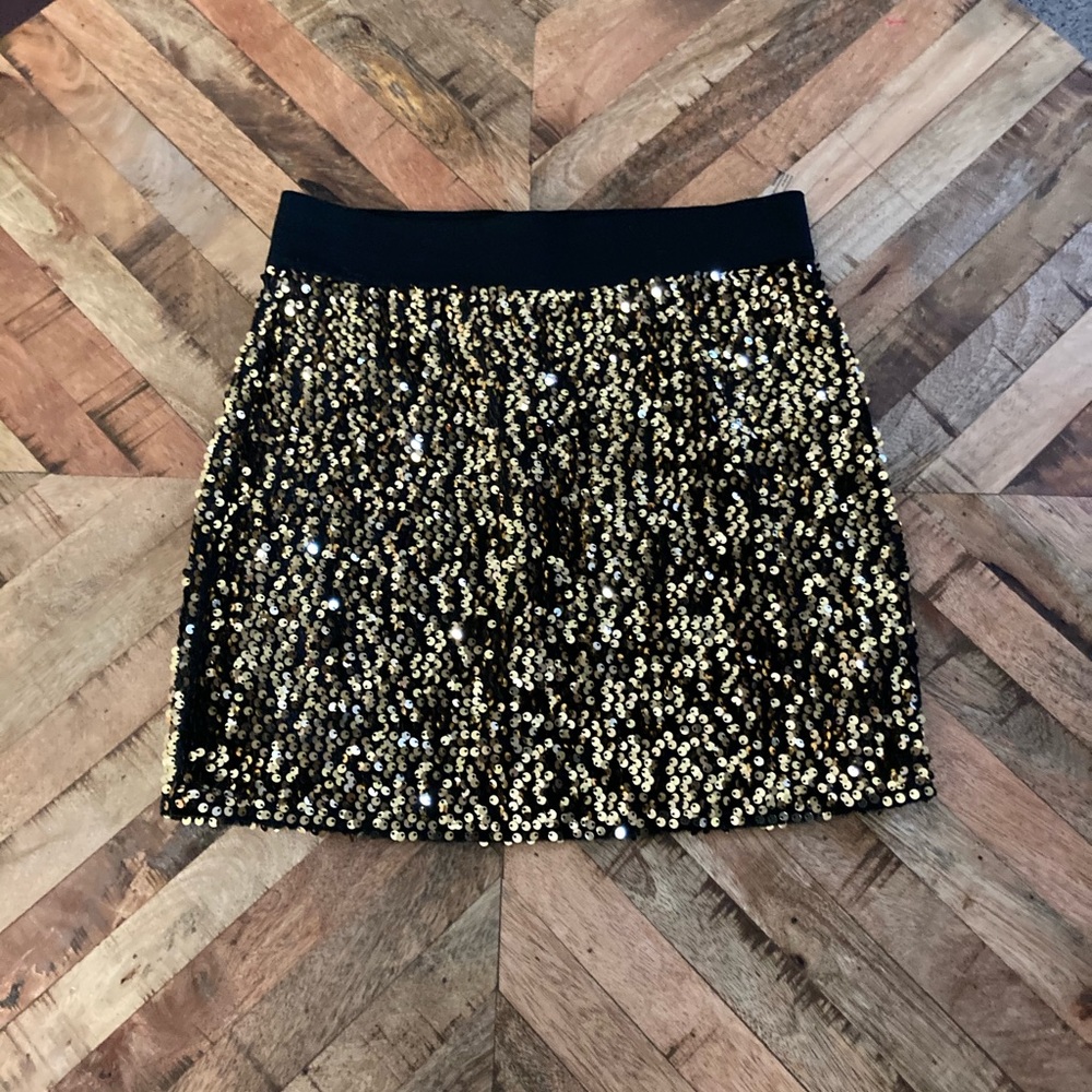Sequin skirt by forever 21. (S)